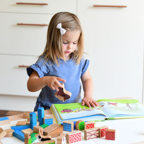 Small World On The Farm Going Home Discovery Bag 2-3 years